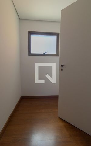 Apartamento à venda com 342m², 3 quartos e 6 vagas Apartamento à venda com 342m², 3 quartos e 6 vagasÁrea de Serviço