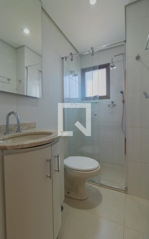 Apartamento à venda com 342m², 3 quartos e 6 vagas Apartamento à venda com 342m², 3 quartos e 6 vagasBanheiro da Suíte 2