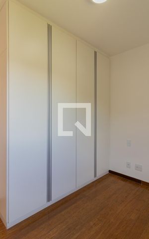 Apartamento à venda com 342m², 3 quartos e 6 vagas Apartamento à venda com 342m², 3 quartos e 6 vagasSuíte 2