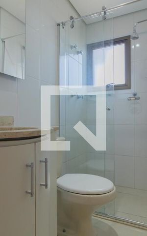 Apartamento à venda com 342m², 3 quartos e 6 vagas Apartamento à venda com 342m², 3 quartos e 6 vagasBanheiro da Suíte 2