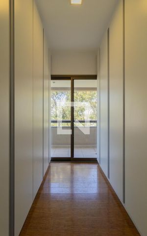 Apartamento à venda com 342m², 3 quartos e 6 vagas Apartamento à venda com 342m², 3 quartos e 6 vagasCloset da Suíte 1