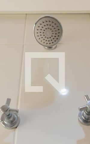 Apartamento à venda com 342m², 3 quartos e 6 vagas Apartamento à venda com 342m², 3 quartos e 6 vagasBanheiro da Suíte 1
