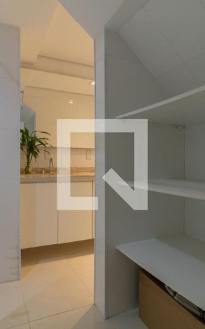 Apartamento à venda com 342m², 3 quartos e 6 vagas Apartamento à venda com 342m², 3 quartos e 6 vagasBanheiro da Suíte 1