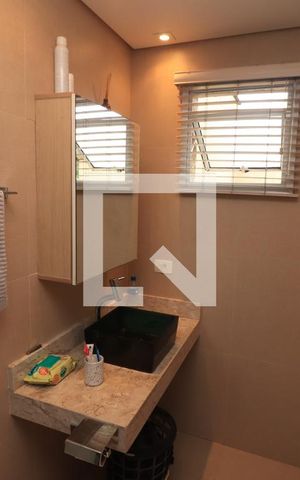 Casa à venda com 184m², 4 quartos e 3 vagasBanheiro da Suíte 4