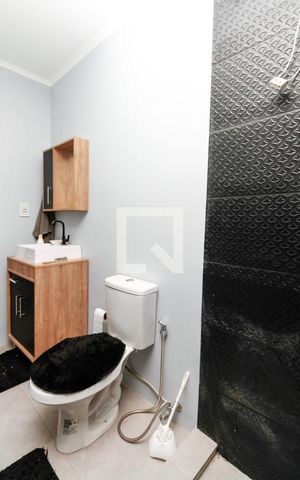Casa à venda com 200m², 2 quartos e 5 vagas Casa à venda com 200m², 2 quartos e 5 vagasBanheiro Suíte 2