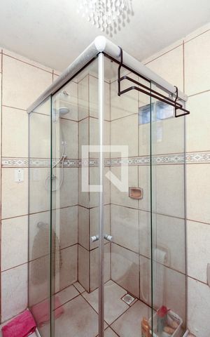 Casa à venda com 200m², 2 quartos e 5 vagas Casa à venda com 200m², 2 quartos e 5 vagasBanheiro Social