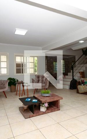 Casa à venda com 200m², 2 quartos e 5 vagas Casa à venda com 200m², 2 quartos e 5 vagasSala