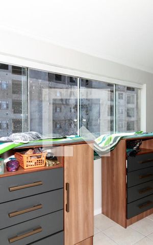 Casa à venda com 200m², 2 quartos e 5 vagas Casa à venda com 200m², 2 quartos e 5 vagasCloset