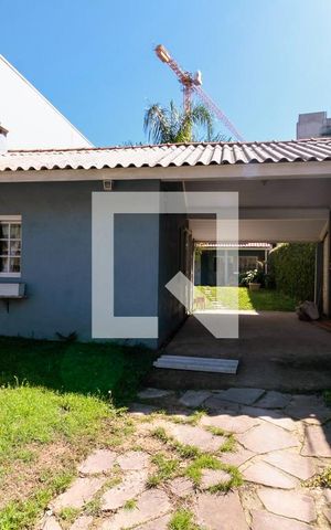 Casa à venda com 200m², 2 quartos e 5 vagas Casa à venda com 200m², 2 quartos e 5 vagasFachada