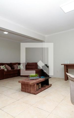 Casa à venda com 200m², 2 quartos e 5 vagas Casa à venda com 200m², 2 quartos e 5 vagasSala