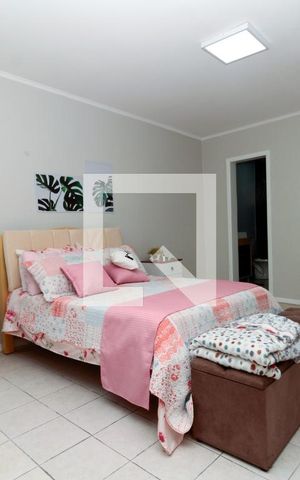 Casa à venda com 200m², 2 quartos e 5 vagas Casa à venda com 200m², 2 quartos e 5 vagasSuíte 2