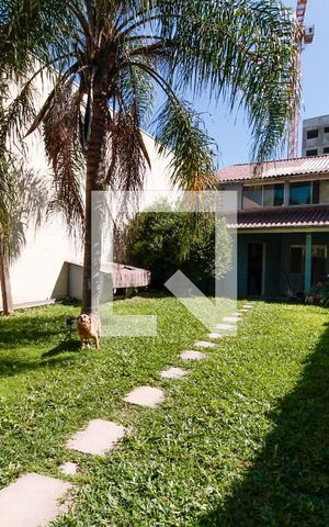 Casa à venda com 200m², 2 quartos e 5 vagas Casa à venda com 200m², 2 quartos e 5 vagasQuintal