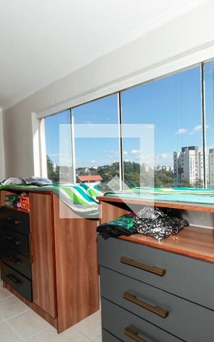 Casa à venda com 200m², 2 quartos e 5 vagas Casa à venda com 200m², 2 quartos e 5 vagasCloset