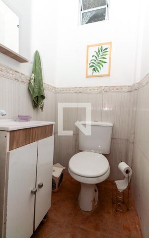 Casa à venda com 200m², 2 quartos e 5 vagas Casa à venda com 200m², 2 quartos e 5 vagasLavabo