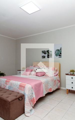 Casa à venda com 200m², 2 quartos e 5 vagas Casa à venda com 200m², 2 quartos e 5 vagasSuíte 2