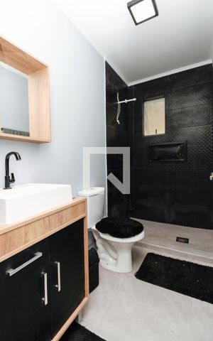 Casa à venda com 200m², 2 quartos e 5 vagas Casa à venda com 200m², 2 quartos e 5 vagasBanheiro Suíte 2