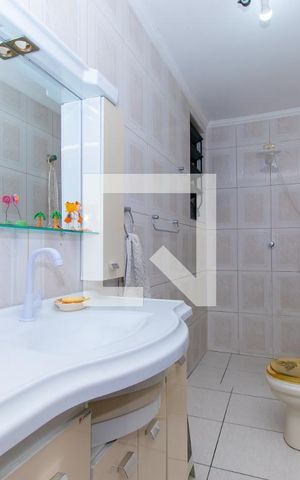 Casa à venda com 150m², 4 quartos e 2 vagas Casa à venda com 150m², 4 quartos e 2 vagasBanheiro 1