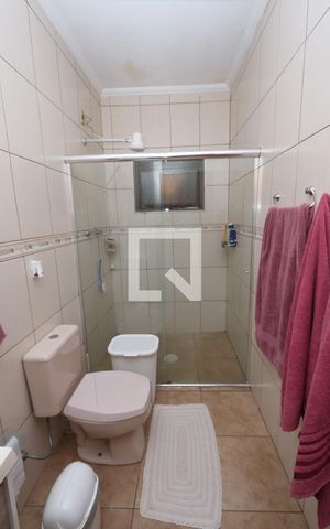 Casa à venda com 325m², 4 quartos e 2 vagas Casa à venda com 325m², 4 quartos e 2 vagasBanheiro