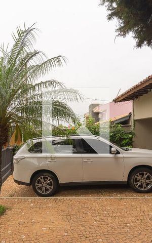 Casa à venda com 264m², 4 quartos e 4 vagas Casa à venda com 264m², 4 quartos e 4 vagasGaragem