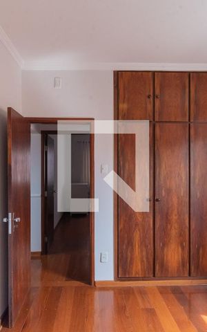 Casa à venda com 264m², 4 quartos e 4 vagas Casa à venda com 264m², 4 quartos e 4 vagasQuarto 3