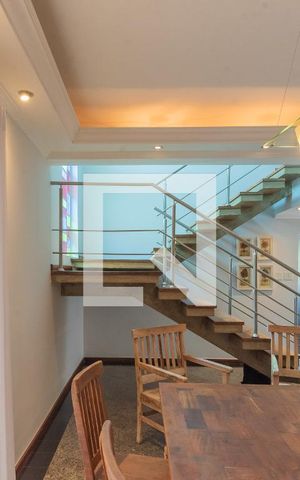 Casa à venda com 264m², 4 quartos e 4 vagas Casa à venda com 264m², 4 quartos e 4 vagasSala de Jantar