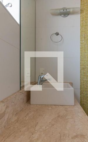 Casa à venda com 264m², 4 quartos e 4 vagas Casa à venda com 264m², 4 quartos e 4 vagasBanheiro