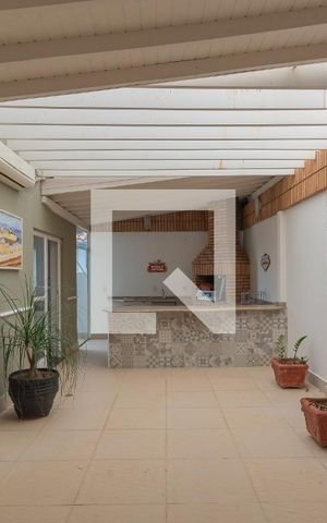 Casa à venda com 264m², 4 quartos e 4 vagas Casa à venda com 264m², 4 quartos e 4 vagasEspaço Gourmet