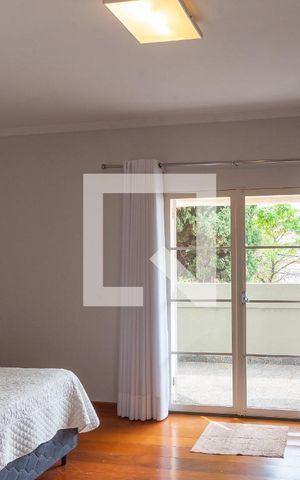 Casa à venda com 264m², 4 quartos e 4 vagas Casa à venda com 264m², 4 quartos e 4 vagasSuíte