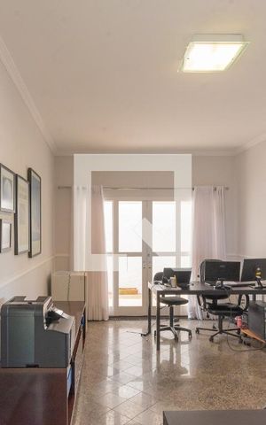 Casa à venda com 264m², 4 quartos e 4 vagas Casa à venda com 264m², 4 quartos e 4 vagasSala de Estar
