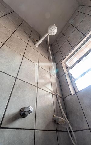 Casa para alugar com 60m², 1 quarto e 1 vaga Casa para alugar com 60m², 1 quarto e 1 vagaBanheiro
