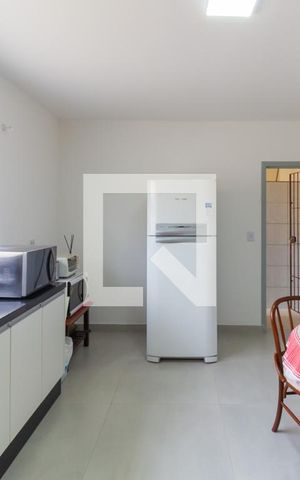 Casa à venda com 180m², 3 quartos e 2 vagas Casa à venda com 180m², 3 quartos e 2 vagasCozinha