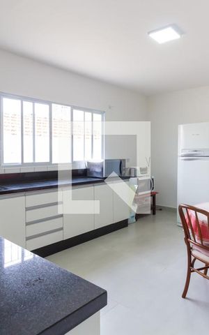 Casa à venda com 180m², 3 quartos e 2 vagas Casa à venda com 180m², 3 quartos e 2 vagasCozinha