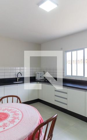 Casa à venda com 180m², 3 quartos e 2 vagas Casa à venda com 180m², 3 quartos e 2 vagasCozinha