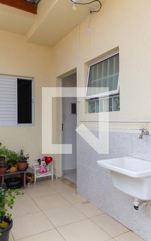 Casa à venda com 180m², 3 quartos e 2 vagas Casa à venda com 180m², 3 quartos e 2 vagasLavanderia casa 2