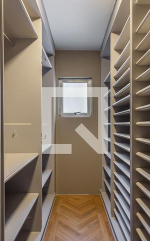 Apartamento à venda com 214m², 1 quarto e 2 vagas Apartamento à venda com 214m², 1 quarto e 2 vagasCloset da suíte