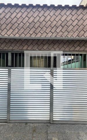 Casa à venda com 172m², 3 quartos e 2 vagas Casa à venda com 172m², 3 quartos e 2 vagasFachada