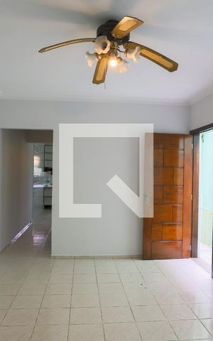 Casa à venda com 172m², 3 quartos e 2 vagas Casa à venda com 172m², 3 quartos e 2 vagasSala