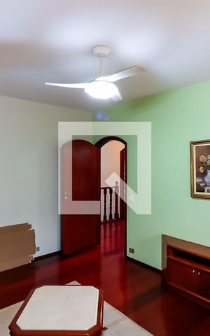 Casa à venda com 245m², 4 quartos e 3 vagas Casa à venda com 245m², 4 quartos e 3 vagasQuarto 3