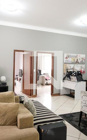 Casa à venda com 240m², 2 quartos e sem vagaSala
