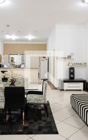 Casa à venda com 240m², 2 quartos e sem vagaSala