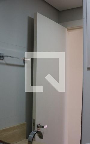 Apartamento para alugar com 56m², 2 quartos e 1 vaga Apartamento para alugar com 56m², 2 quartos e 1 vagaDetalhe do banheiro 1