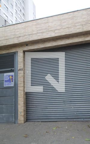 Casa à venda com 330m², 2 quartos e 8 vagasFachada