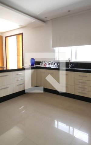 Casa à venda com 330m², 2 quartos e 8 vagasCozinha