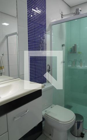 Casa à venda com 330m², 2 quartos e 8 vagasBanheiro da Suite 1