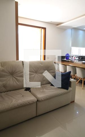 Casa à venda com 330m², 2 quartos e 8 vagasSala