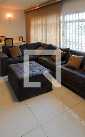 Casa à venda com 251m², 3 quartos e 4 vagasSala