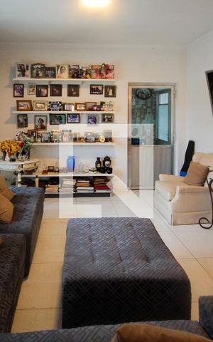 Casa à venda com 251m², 3 quartos e 4 vagasSala