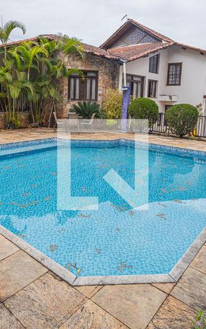 Casa à venda com 459m², 4 quartos e 4 vagasPiscina / Jardim