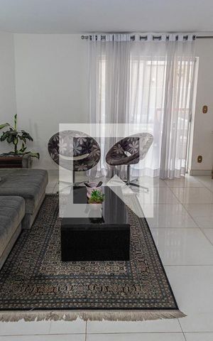 Casa à venda com 459m², 4 quartos e 4 vagasSala