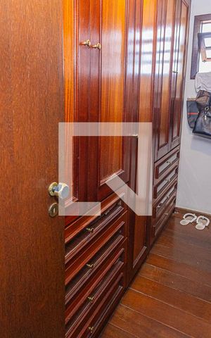 Casa à venda com 459m², 4 quartos e 4 vagasCloset